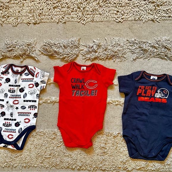 3x NWOT NFL Chicago Bears baby onesies size 0-3 months - Picture 2 of 3